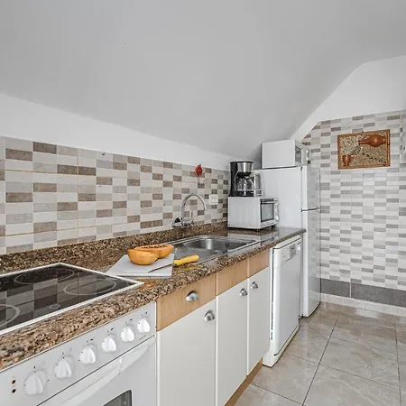 Two Bedrooms With Ocean Views *