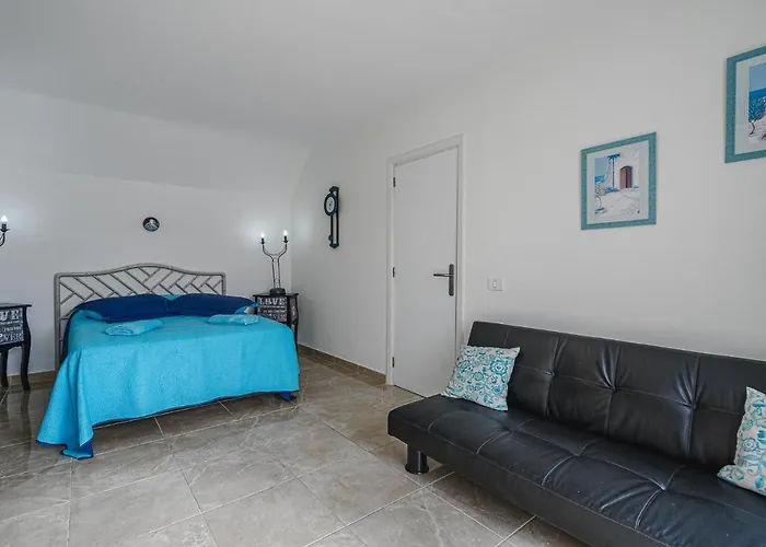 Two Bedrooms With Ocean Views 公寓