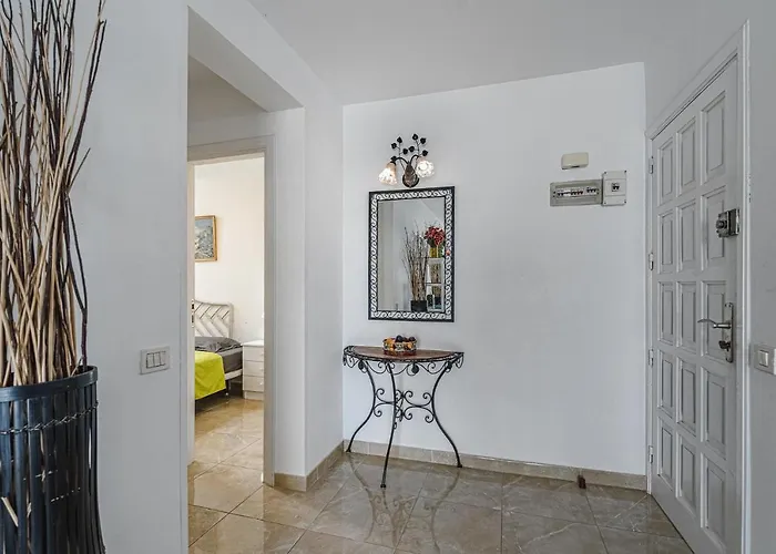 Two Bedrooms With Ocean Views 公寓